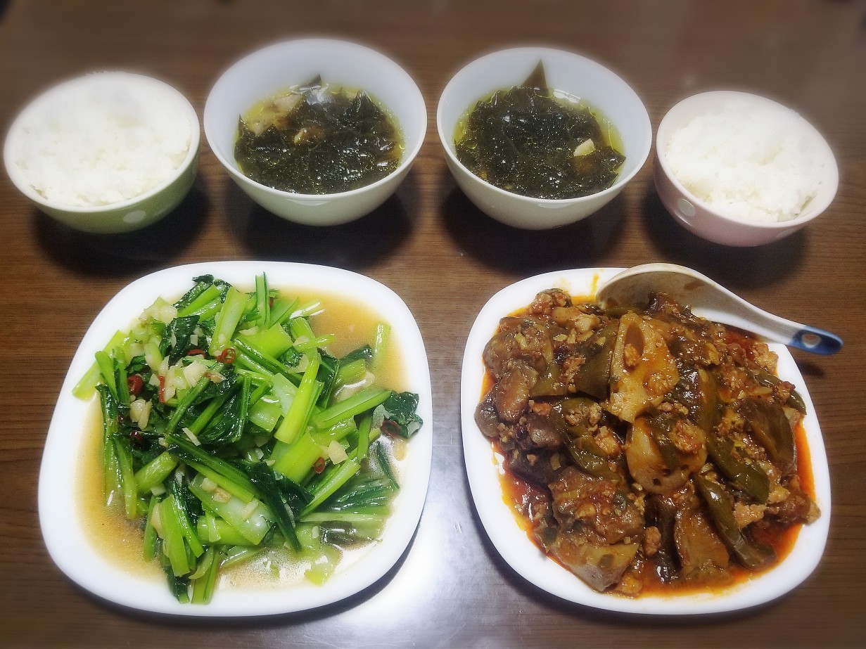 2021-4-12　献立２(麻婆ナスレンコン、小松菜の青菜炒め、頂き物の韓国ワカメスープ)