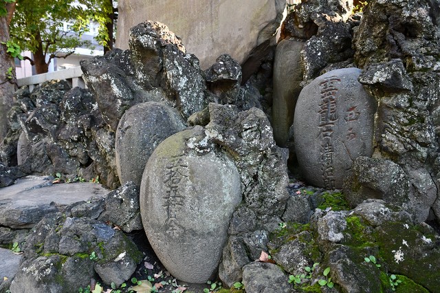 牛嶋神社の力石