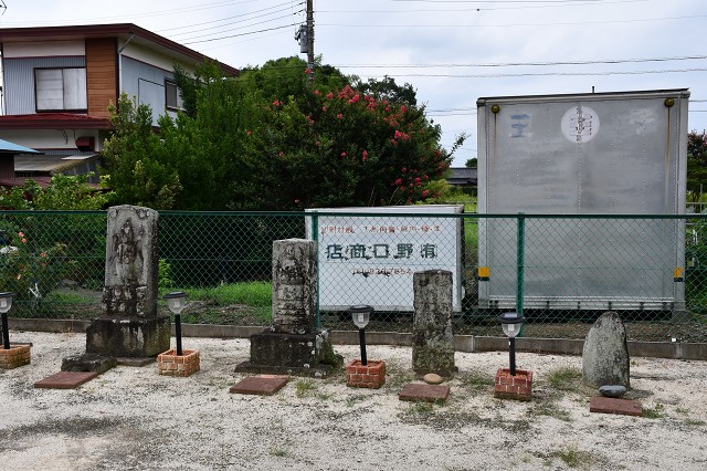 長宮香取神社の力石　中央