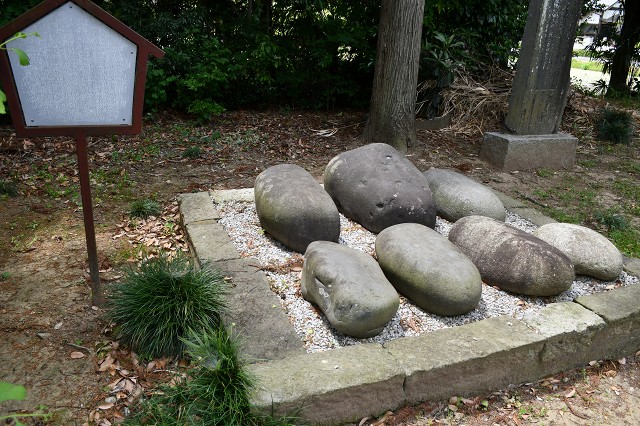 琴平神社/諏訪神社　力石