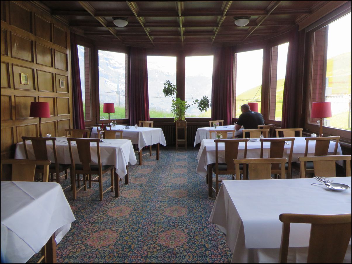 38）ホテルベルビュー・デザルプの朝食＠スイス/クライネシャイデック