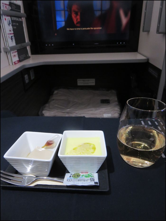 JAL７７３便 成田発メルボルン行/機内食編＠BEDDというそうな。