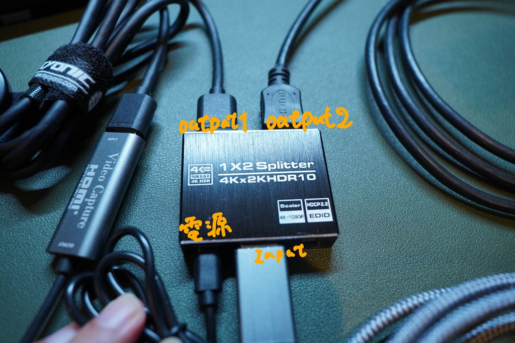 HDMI信号コンポジット変換コンバーター２個、HDMI分配器