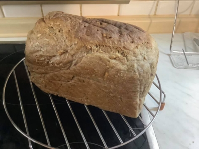 Dinkelmehl(ディンケルメール＝スペルト小麦の粉）を使ったこんなパンです。